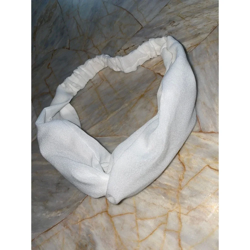 N/A white twisted